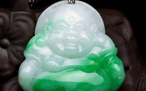 翡翠的顺纹和逆纹之间的价值区别