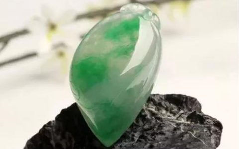 翡翠的绿色差一分价格真的会差十倍吗