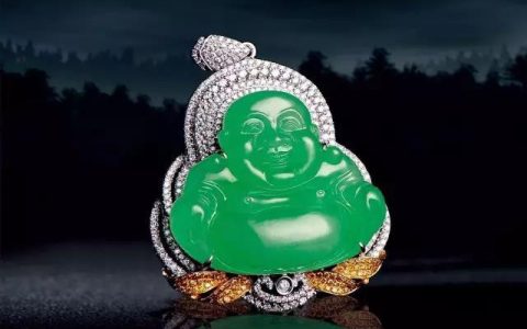 挑选翡翠时是应该看色 还是看翡翠的种水