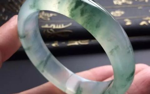 夏天是戴翡翠的最好时节 夏天戴翡翠有什么好处呢