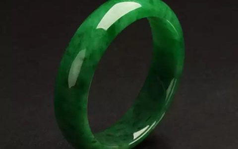 要想买到高端翡翠 必须要学会察颜观色