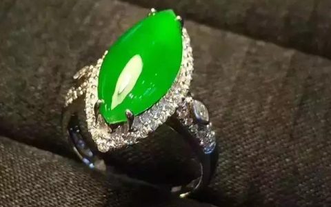 怎样从翡翠的颜色上 评估翡翠的价值