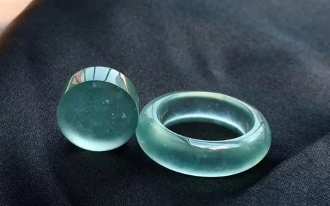这是一种富有诗意的翡翠！来看看翡翠芙蓉种手镯的价格！
