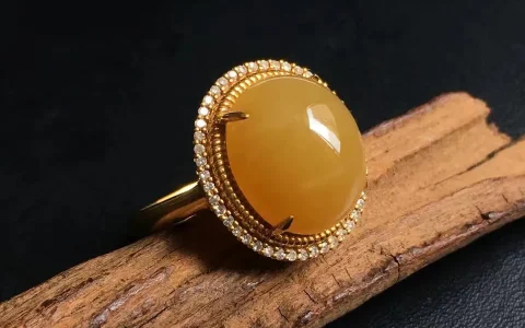 想要买满绿翡翠吗？糯冰种满绿翡翠值钱吗？