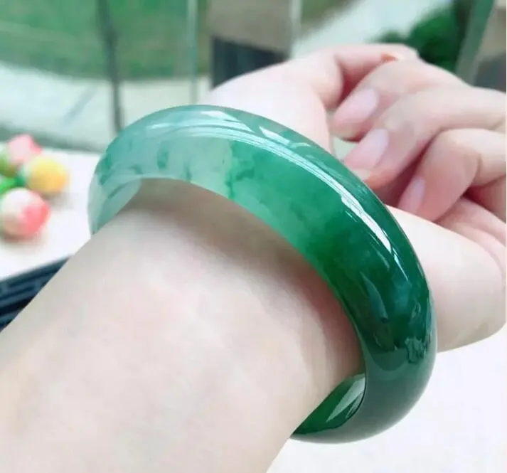 翡翠如何看品质好与不好？以下经验可以参考